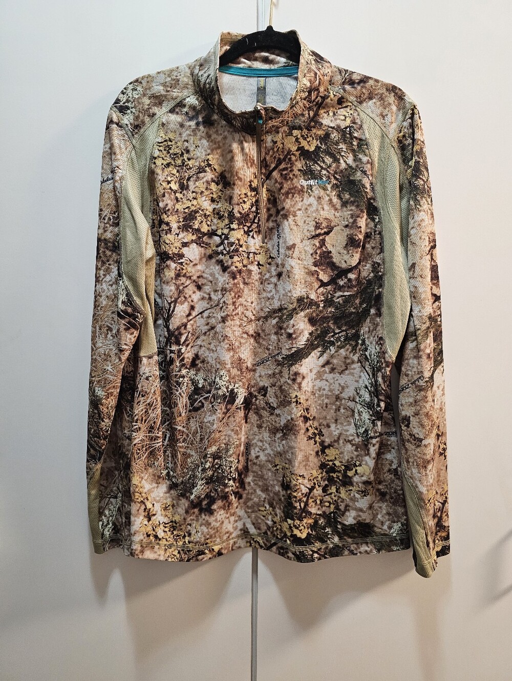 Cabela's Teal-Trim Athletic Top